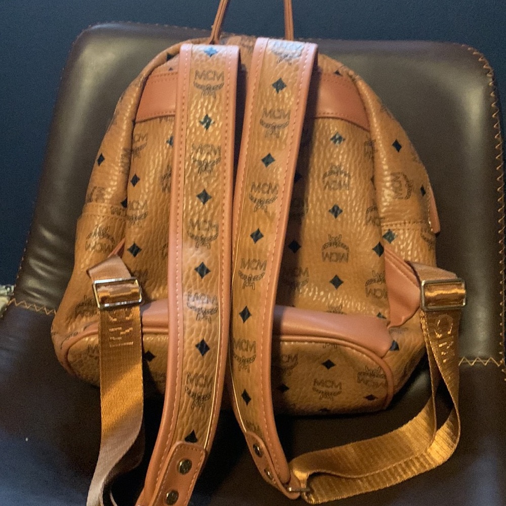 Backpack - Picture 2 of 2